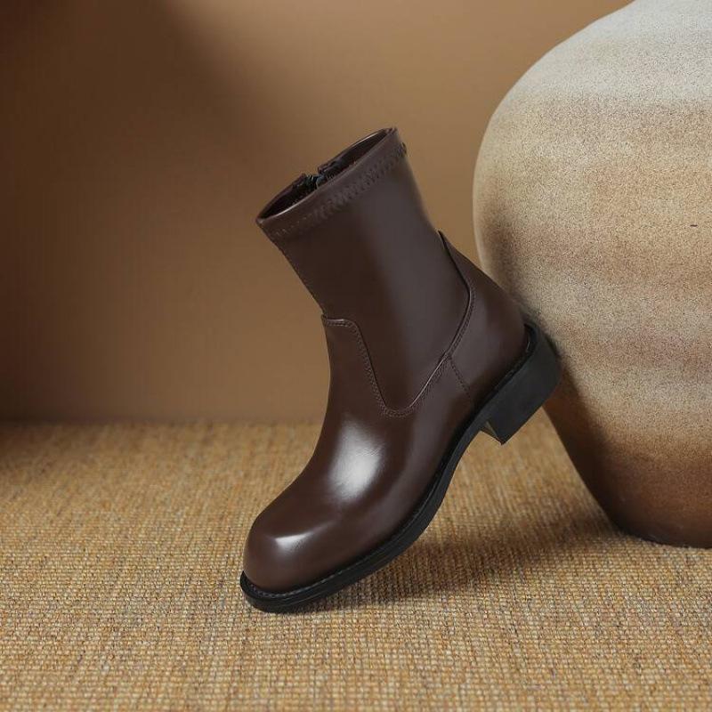 Autumn and winter medium heel large size women's boots non-slip rubber sole zipper medium tube boots women's round head square heel new Martin 