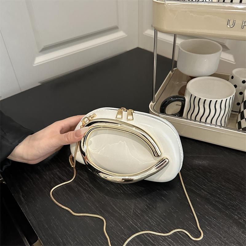 

Personalized casual football bag women s solid color trendy metal new versatile commuter dinner chain messenger bag