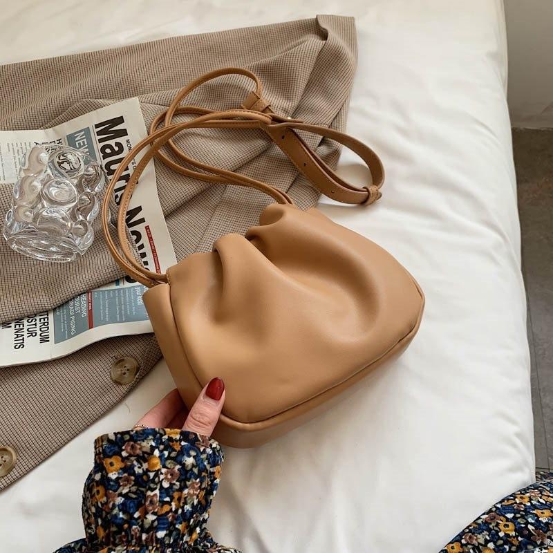 Chic Minimalist Womens Cloud Bag Modern Fashionable Casual Crossbody Bucket Bag