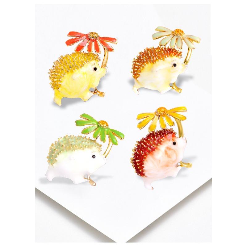 Brooch, cute cartoon, hedgehog brooch, scarf buckle, enamel glaze, drip oil, brooch, daisy brooch