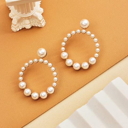 Versatile fashion inlaid imitation pearl material elegant retro style stud earrings simple commute