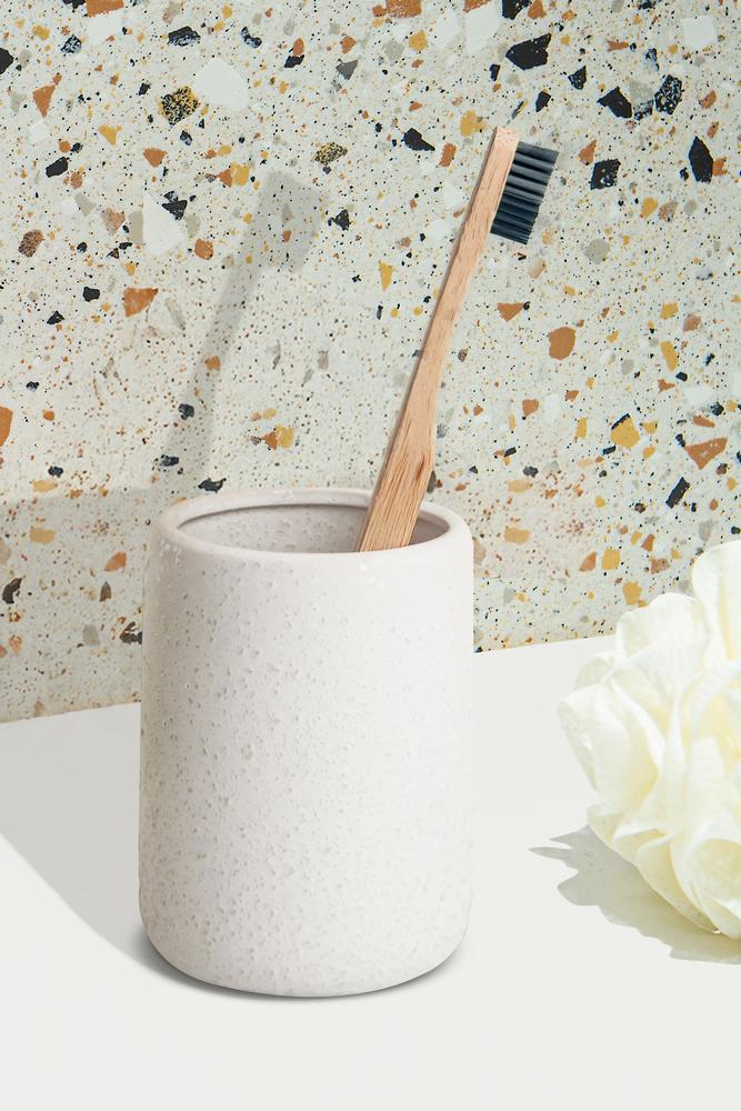 AWD INTERIOR 1913 Bonita white stoneware toothbrush mug