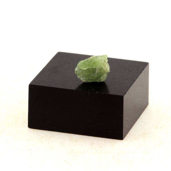 Pierres et Minéraux. Peridot. 1.53 ct. Almklovdalen, Vanylven, Norvège.