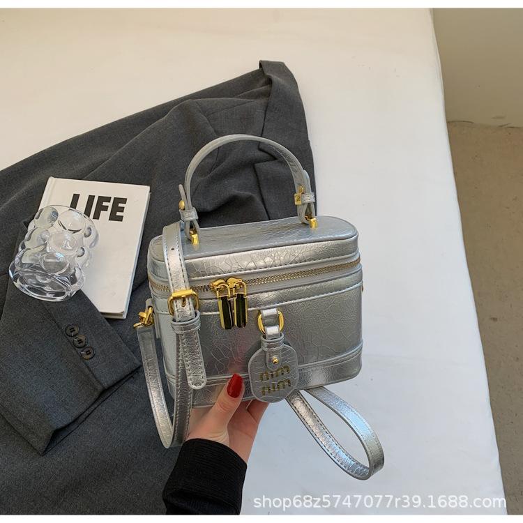 Fashion retro high-end hand-held bucket bag women's 2025 new versatile shoulder bag Western-style casual crossbody bag