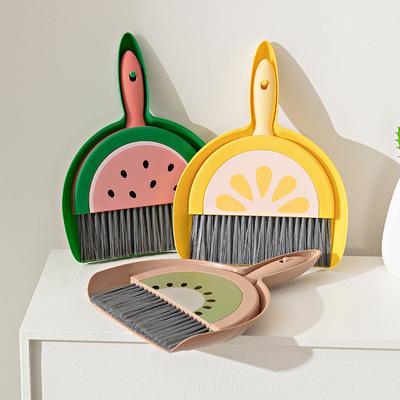 Instrumentos para limpeza – Vassoura e pás