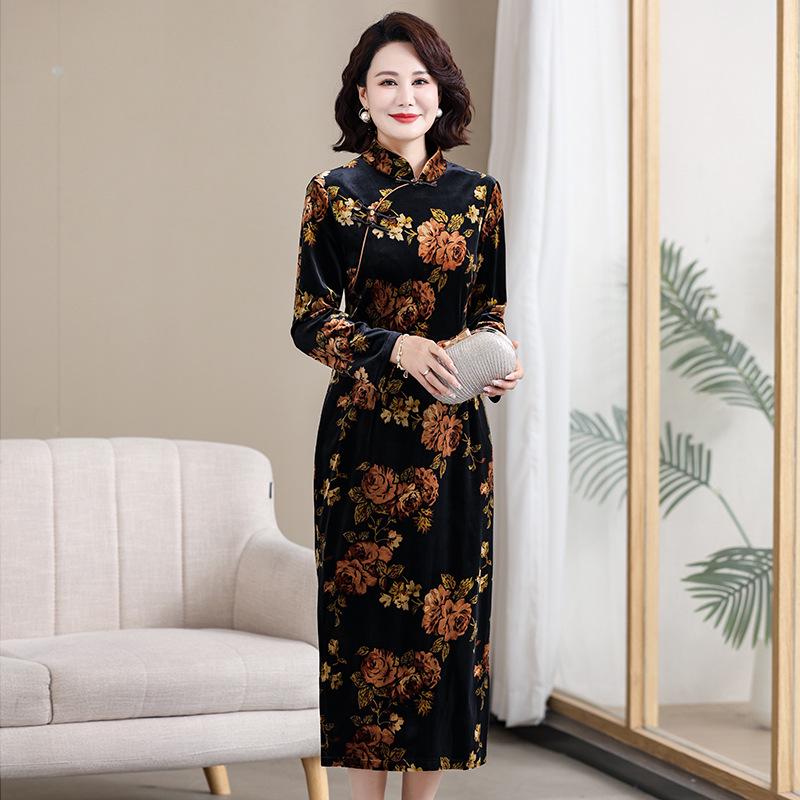 

Elegant Golden Velvet Qipao Dress for Middle-Aged and Elderly Women - Waist-Cinching, Mid-Length, Perfect for Spring and Autumn 5XL