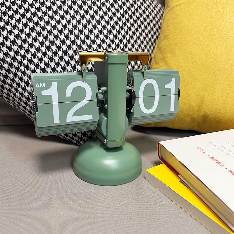 Nordic Light Retro Flip Clock: Stylish Desktop & Mantel Clock for a Simple, Luxurious Home