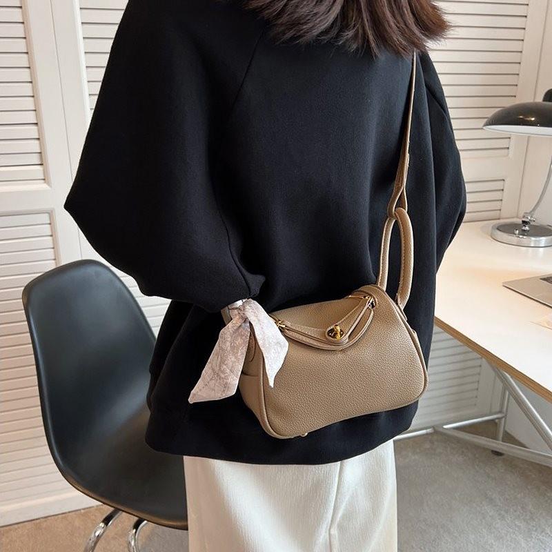 Chic Elegant Women's Crossbody Bag Stylish Summer Design With Premium Pu Leather Material