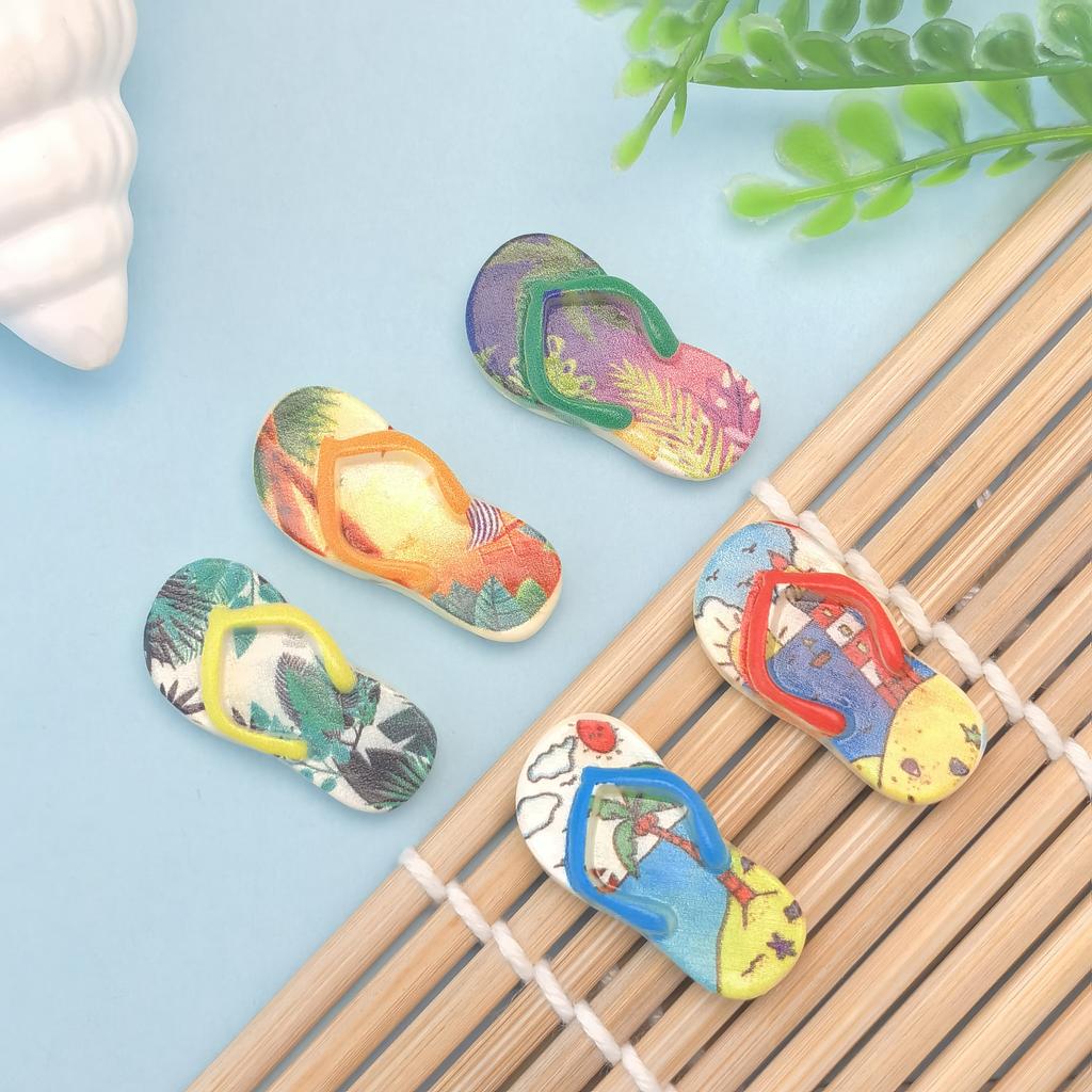 100pcs Simulation Slippers Summer Beach Miniature Accessories Mini Resin Slipper Model Toys for Doll House Shoes Slime Charms