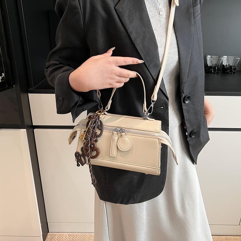 Fashion Women's Bag New Niche Design Portable Small Square Bag Simple Casual Versatile Shoulder Messenger Bag