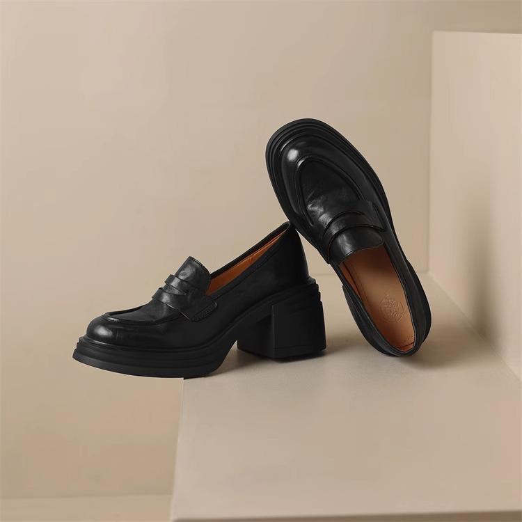 Mięciutki i mięciutki! 2025 jesień i zima nowe jednokolorowe okrągły nosek małe skórzane buty platforma wszechstronne buty na wysokim obcasie gruby obcas