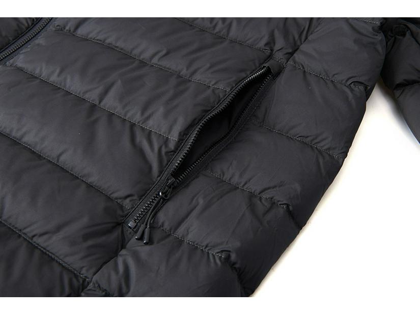 Hochwertige Unisex-Leichtgewicht-Daunenjacke mit Rippenstruktur, 90 % weiße Entendaunen und mit Text bedrucktem Futter