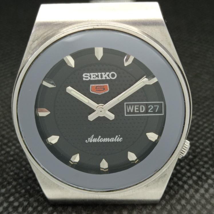 BRUKT VINTAGE SEIKO 5 AUTOMATISK 6309A JAPAN HERRE DAG/DATO SVART KLOKKE a316781-9 SKU608h-a316781