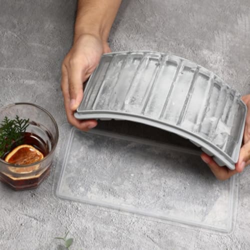 YFFSFDC Slim Ice Tray, Stackable, Silicone Ice Maker, Ice Cube Tray, Small Ice Cubes, Easy Removal, with Lid, Durable, Multi-Purpose, DIY, Freezer Sto