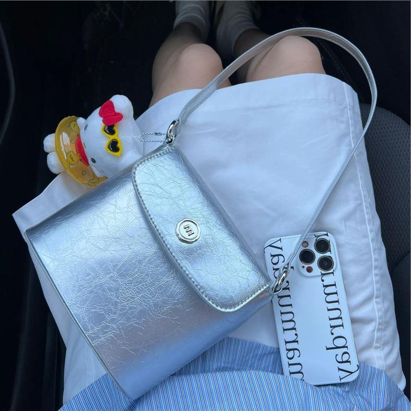 

2024 нишевый дизайн новая серебряная сумка через плечо женская сумка высокого класса простая сумка-мессенджер квадратная сумка через плечо