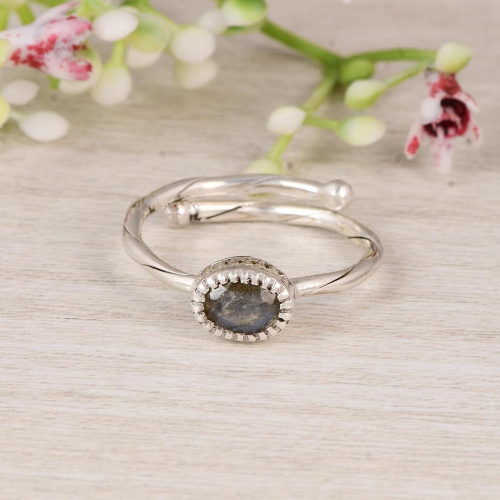 Natural Labradorite Ring, 925 Sterling Silver Ring, Oval Blue Flash Gemstone Ring, Twisted Band Minimalist Jewelry Gift for Her.