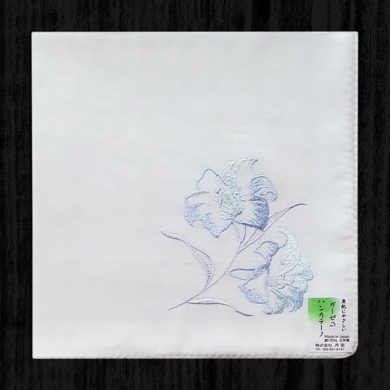 

Японская вышивка Женский носовой платок Двойной Чистый хлопок Хлопковая ткань Толстый Большой Носовой платок Впитывающий пот Хлопок Дикая лилия Original white background