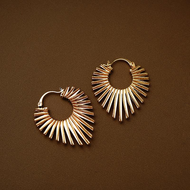 Gold Exaggerated Line Heart Women Light Luxury Hoop Earrings Jewelry