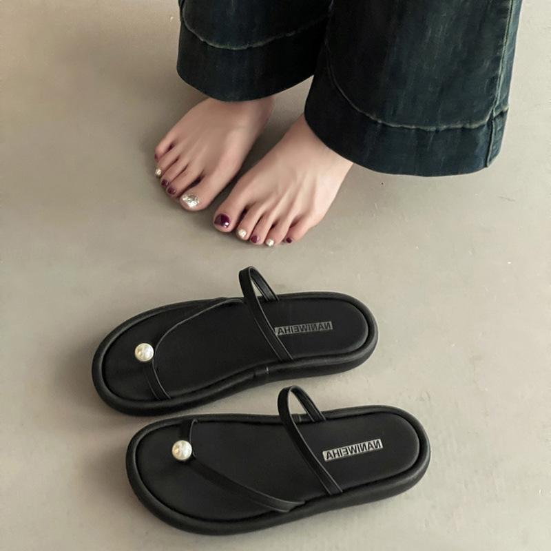 Thick-bottomed French Beach Slippers Fashionable Versatile Simple Pearl Flip-flops Women's Summer Retro Outerwear Thin Sandals