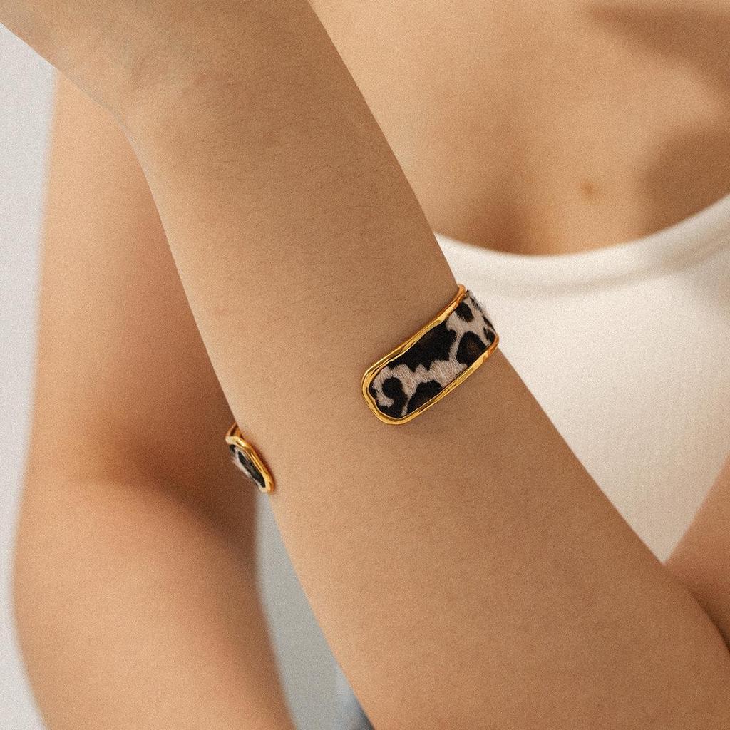 Bransoletka ze stali tytanowej w panterkę - Stylowa i trwała