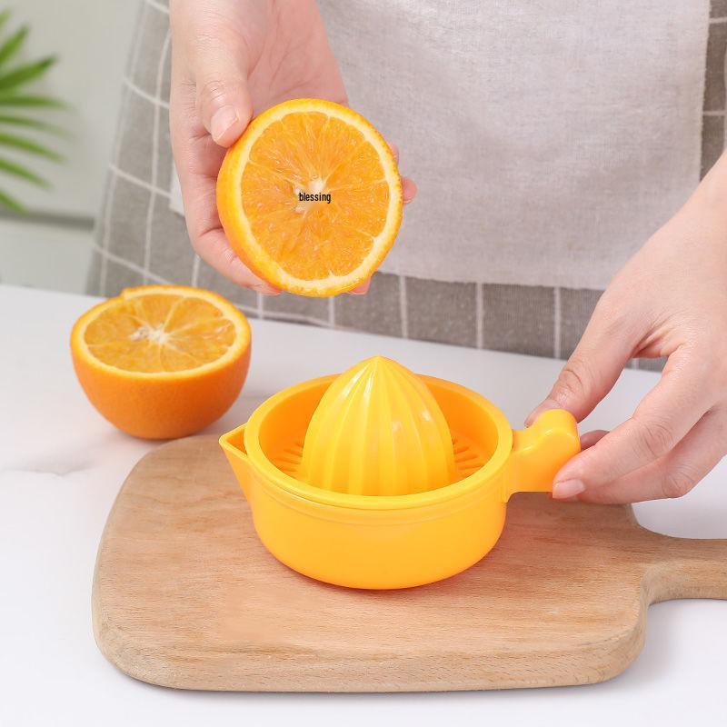 Kompaktní ruční odšťavňovač citrusů pro domácí kuchyni