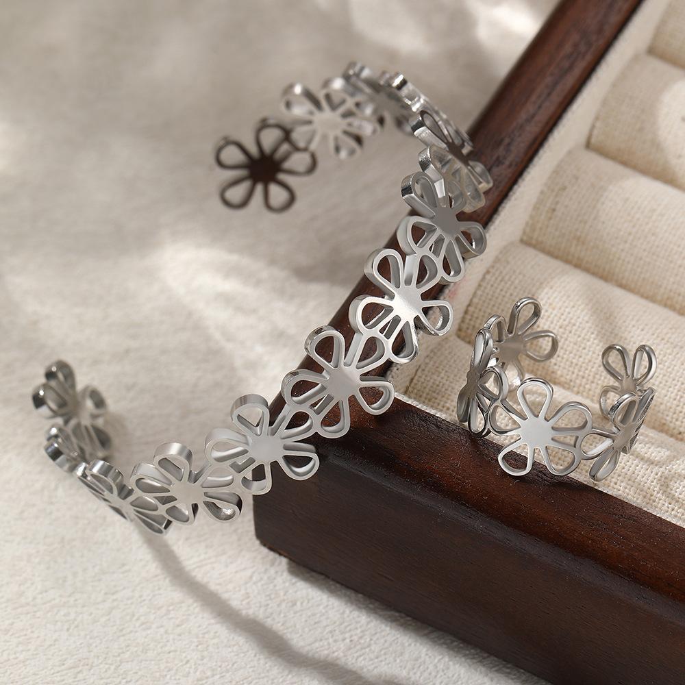 Stainless Steel Bracelet Rings Set Hollow Flowers Unusual Retro Bracelet Ring For Women Jewelry Non-fading High-quality Gift New