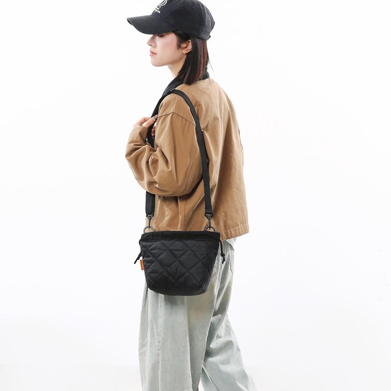 Autumn and winter commuting large-capacity bucket bag, student class shoulder bag, Korean version casual crossbody bag, soft glutinous handbag