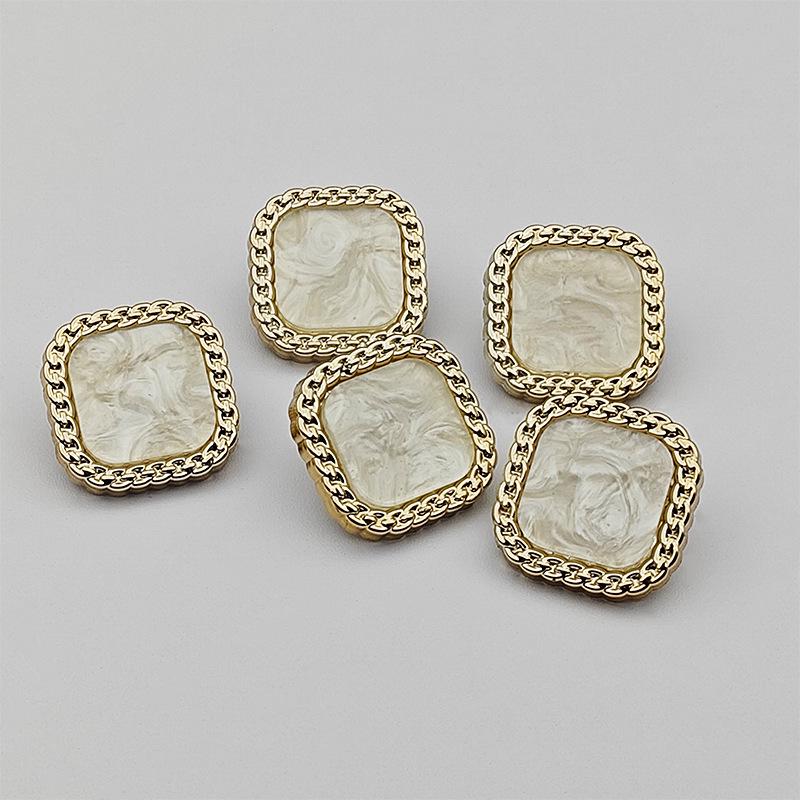 Coco Style UV-Plated Resin Square Chain Buckle with Irregular Shape