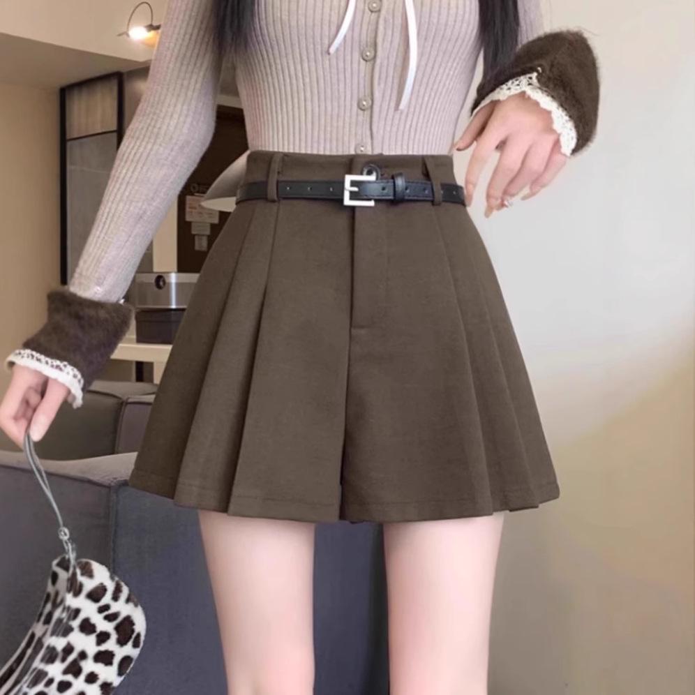 Women's 2024 High-Waist Khaki Woolen Pleated A-Line Shorts for Autumn/Winter