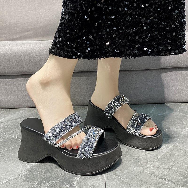 

Женские шлепанцы на небольшом танкетном каблуке, толстая подошва и внутренняя платформа для невысоких людей на лето 2025 года, новые модные шлепанцы с пайетками 40 серебряный