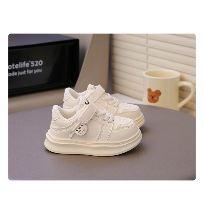 Autumn and winter baby sports shoes fleece warm new boys and girls board shoes two cotton warm versatile girls shoes
