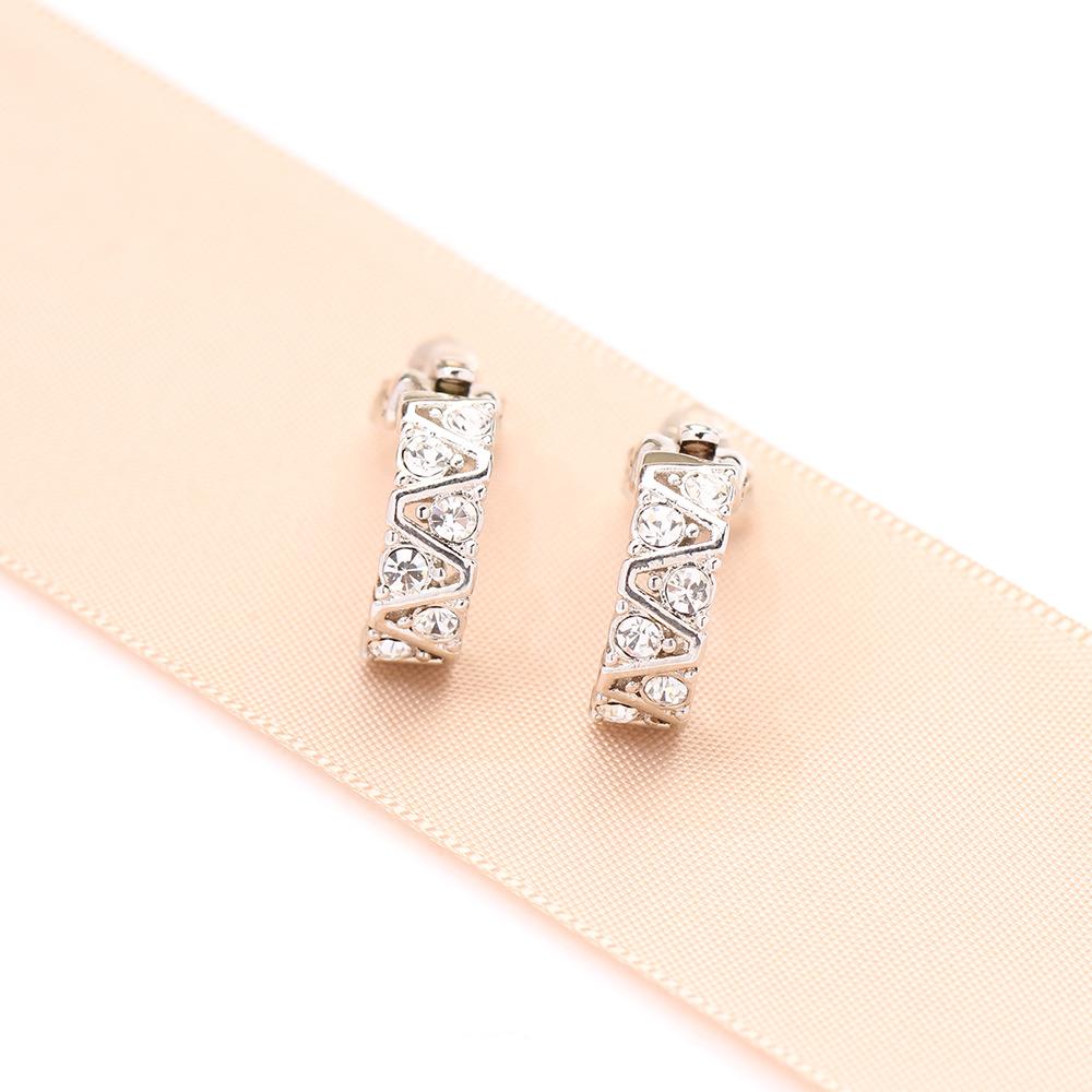 Simple and versatile gold-plated V-shaped earrings with diamonds, gold and silver two-color earless ear clips, women's fashion temperament earrings.