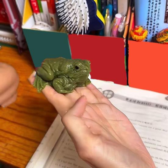 Stress Relief Toad Squeeze Toy Anti-anxiety Golden Green Frog Fidget Toy Soft TPR Stress Ball Simulated Animal Sensory Toy