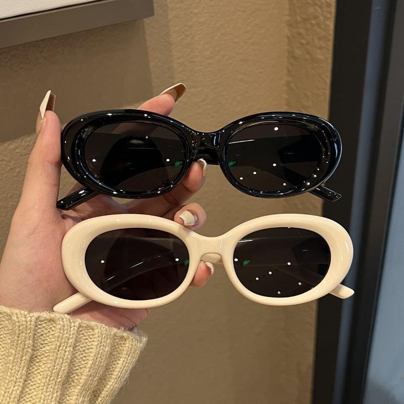 New Fashion Vintage Sunglasses Woman Brand Designer Oval Mirror Sun Glasses Female Black Frame Eyewear UV400