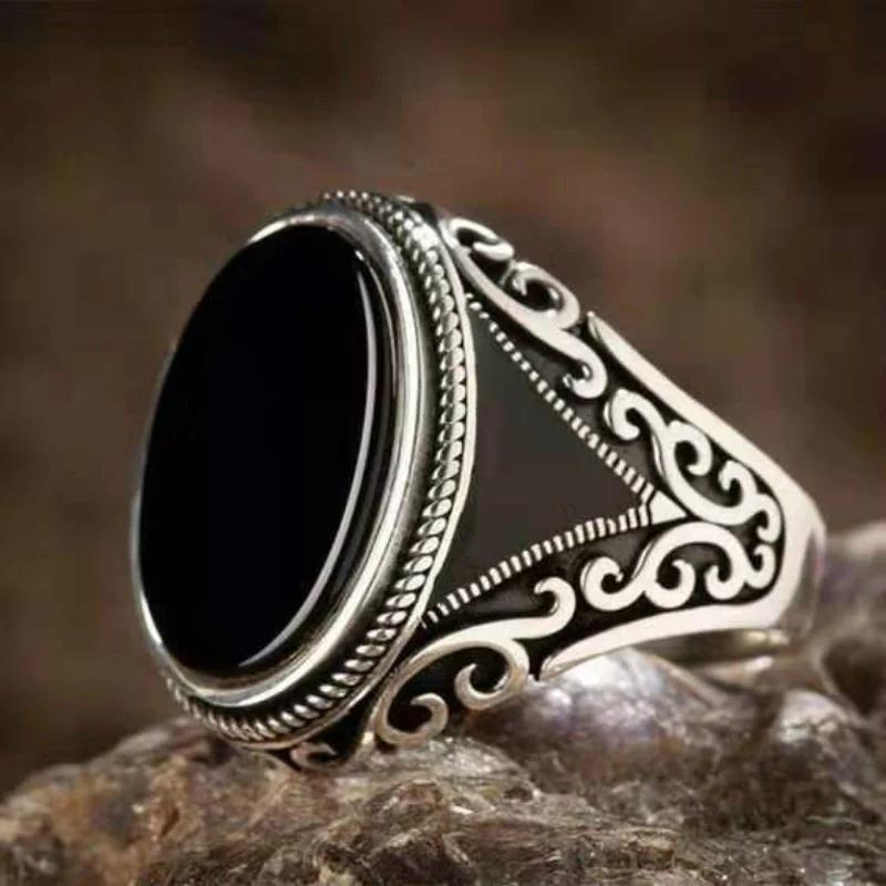 Vintage Punk copper Color Carved Ring for Men Fashion Metal Inlaid Black Stone Zircon Ring Engagement Wedding Jewelry