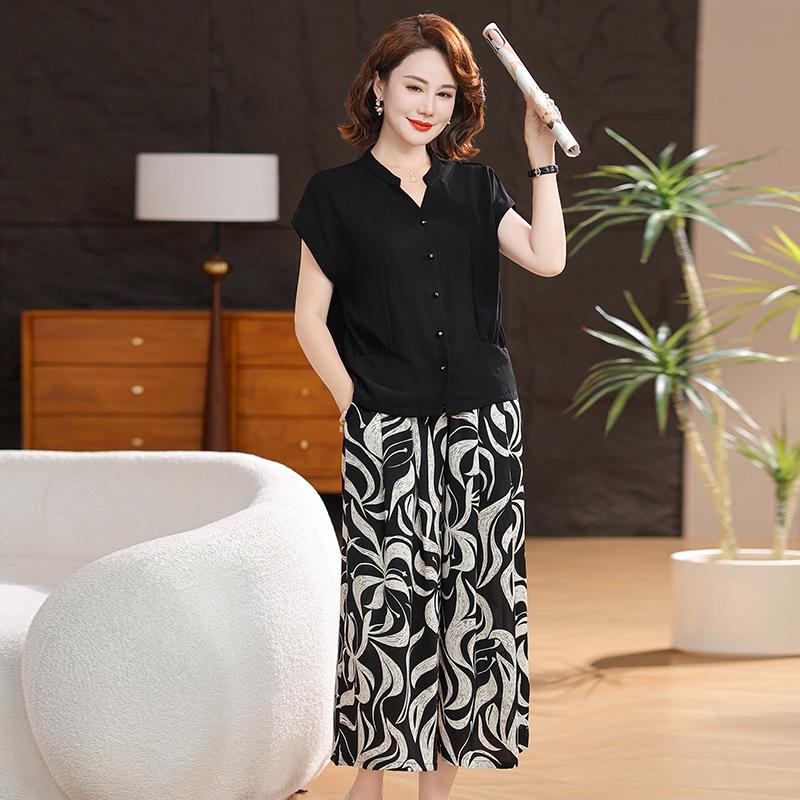 

Elegant Summer Outfit Set for Women: Ice Silk Short-Sleeve Top with Skirt Pants - Perfect for Mid-Aged and Older Women 4XL (130-145 lbs)