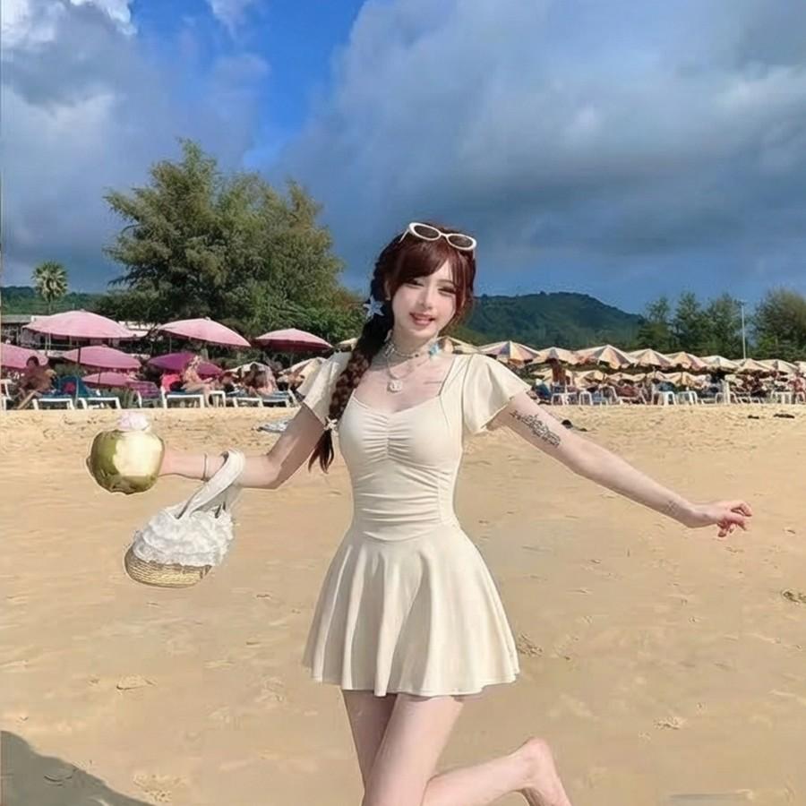 Suspender one-piece swimsuit for women, pure desire, advanced sense, conservative and thin, covering meat, Korean version of girl's hot spring seaside