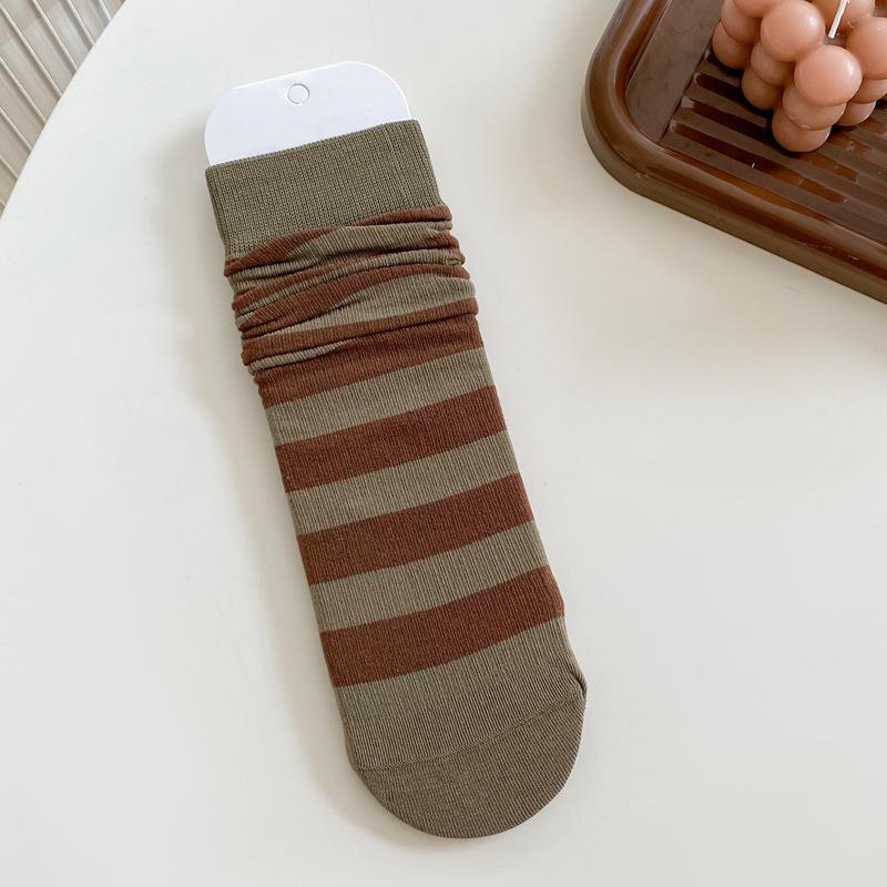 

Женские новые полосатые повседневные дезодорирующие влагоотводящие длинные носки 1 pair кофейный/зелёный
