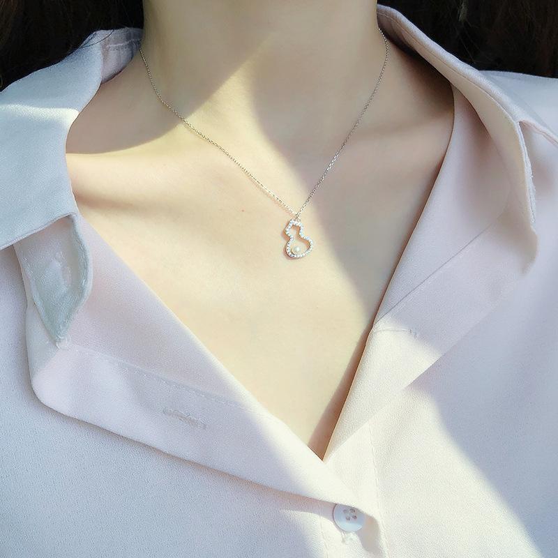 

Новое корейское ожерелье из тыквы с инкрустацией бриллиантами, микро-цепочка с маленькими полыми тыквами и жемчугом на ключицу