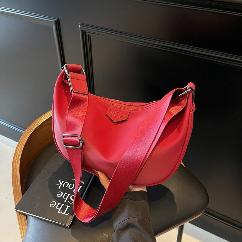 New stylish and simple women's bags casual versatile shoulder dumpling bags go out light messenger bags