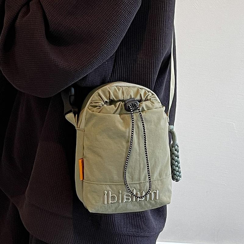 Sporty Drawstring Mobile Phone Bag Lightweight Commuting Outdoor Casual Crossbody Women's Bag