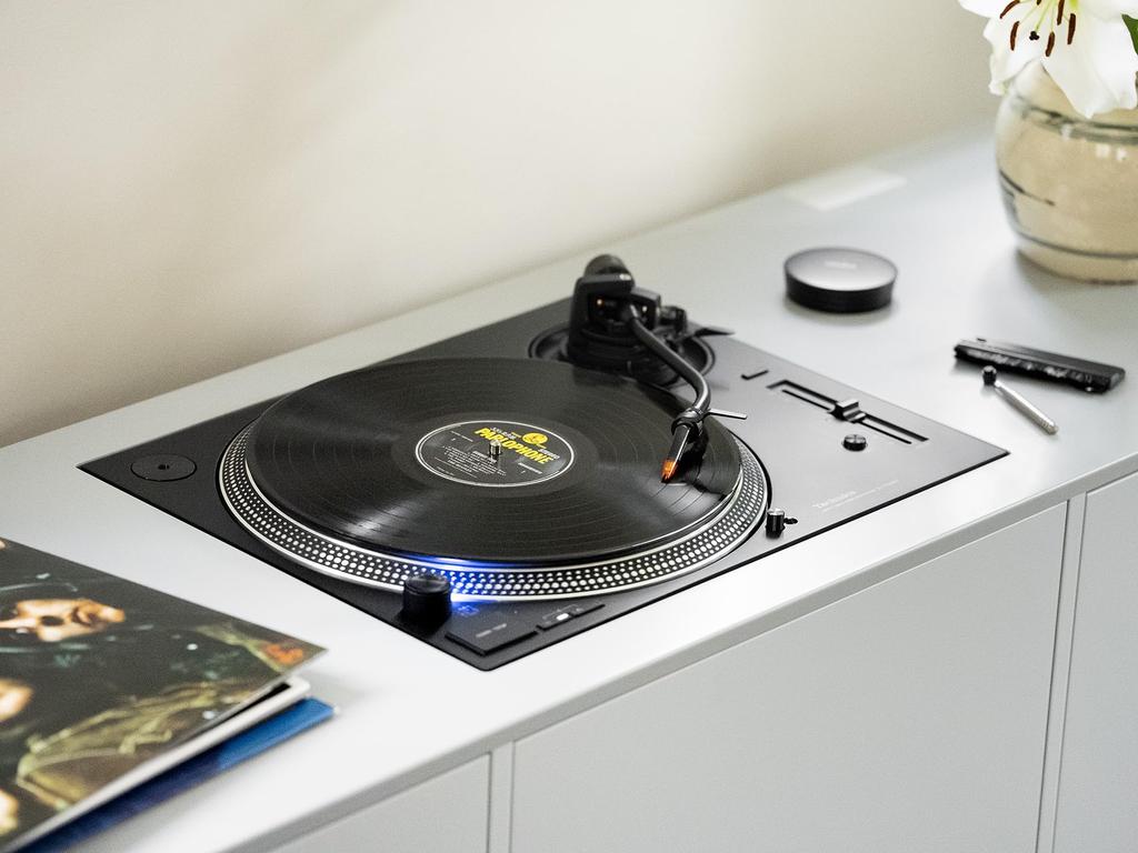 Ortofon Concorde Music Bronze Phono Cartridge Installation on Tonearm - Tool-Free S-Shaped