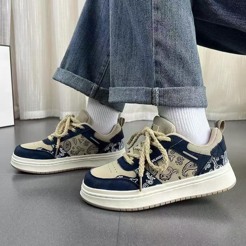 2024 Versatile Men's Black & White Soft Sole Skate Shoes - Breathable, Trendy Korean Style for Casual Wear, Hot Selling Among Students.