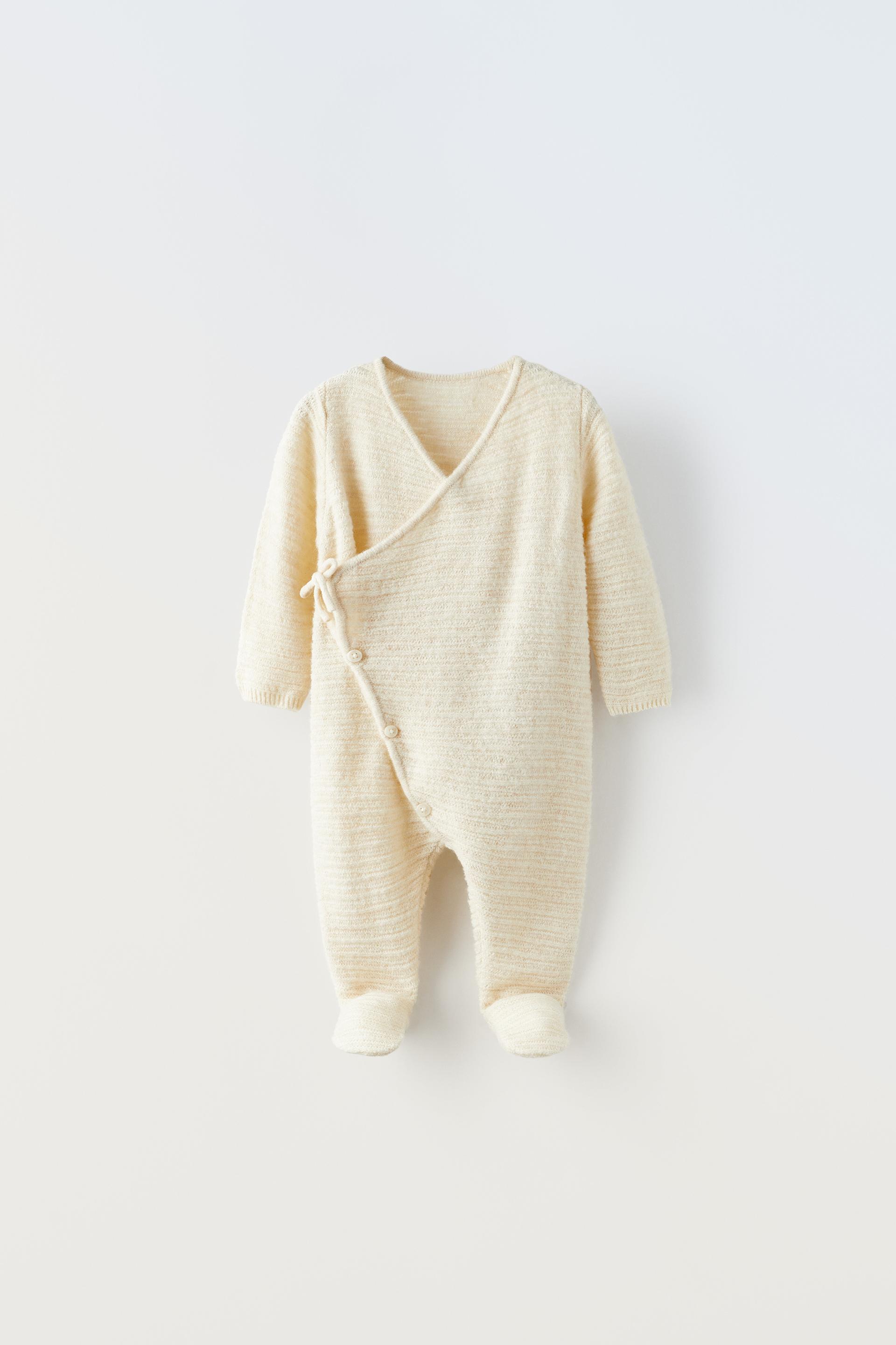 

КОМБИНИРОВАННЫЙ КОСТЮМ ИЗ ТРИКОТАЖА