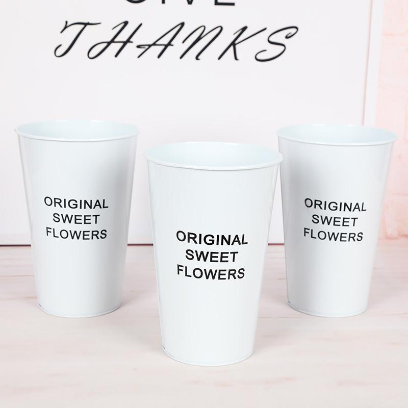 Blumeneimer, Vase, Blumenarrangement im Blumengeschäft, Desktop-Platzierung, Trockenblumen-Eimer, Wohnzimmerdekoration, Metall-Blumeneimer