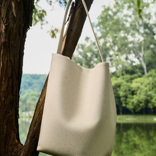 Top Layer Cowhide Large Capacity Women's Bag Versatile Bucket Bag 2025 New Commuter Shoulder Bag Lazy Style Tote Women's Bag