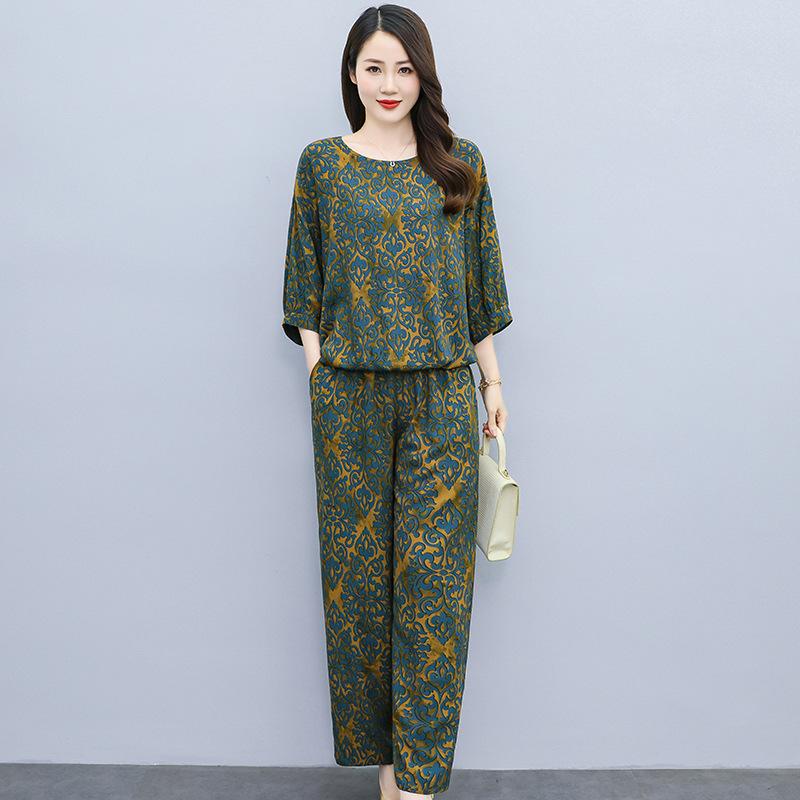 

Summer Loose Fit Two-Piece Set for Middle-Aged and Elderly Women – Fashionable Plus Size Cropped Pants Outfit XL (90-120 jin)