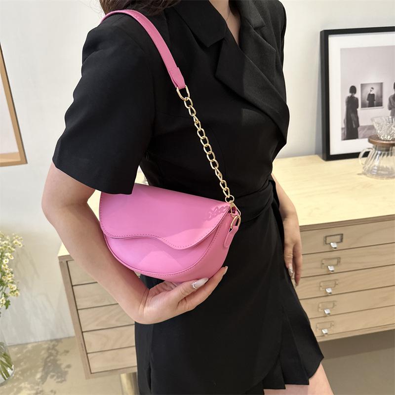 Women's Half-Moon Saddle Bag with Chain Strap - 2025 Spring/Autumn Collection, Crossbody or Single Shoulder Style with Wide Strap