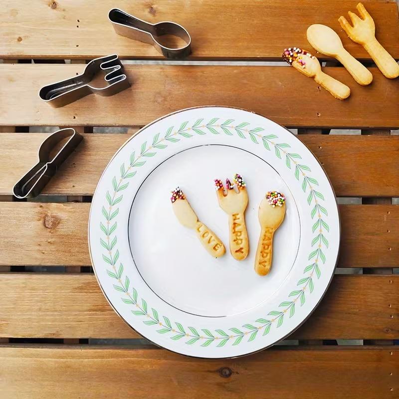 Cute Knife Fork Spoon Shaped Cookie Cutters Tableware Biscuits Moulds Stamps Stainless Steel Fondant Embossing Baking Tools