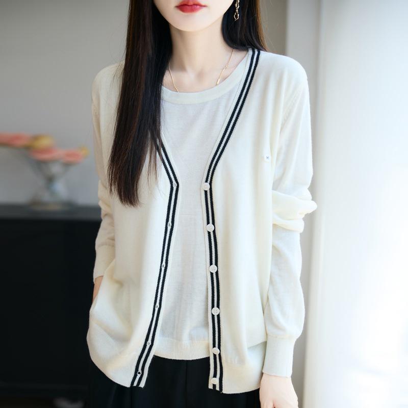2026 Autumn Women's Color Block V-neck Wool Knit Cardigan.